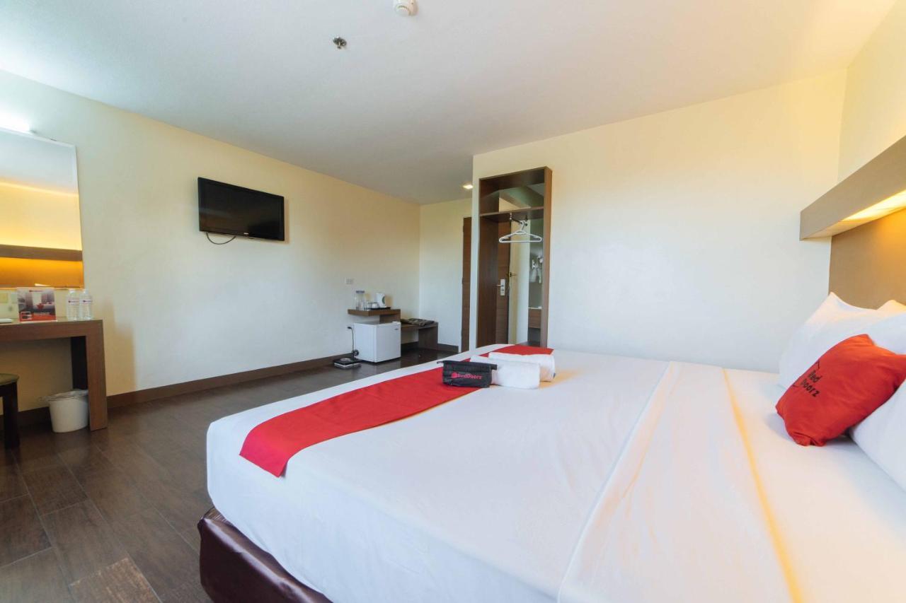 Reddoorz Premium @ The Ritz Garden Oases Otel Davao City Dış mekan fotoğraf