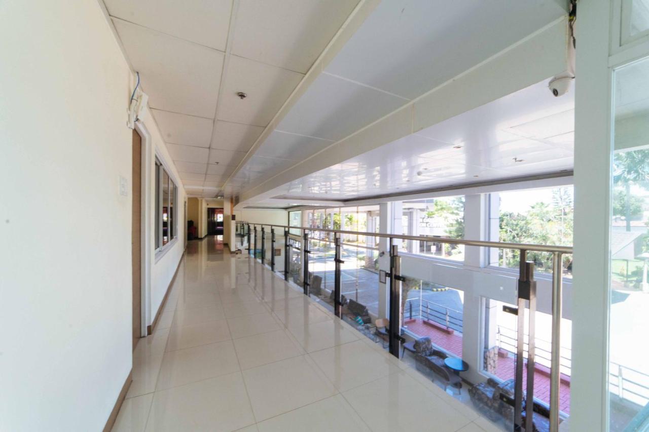 Reddoorz Premium @ The Ritz Garden Oases Otel Davao City Dış mekan fotoğraf