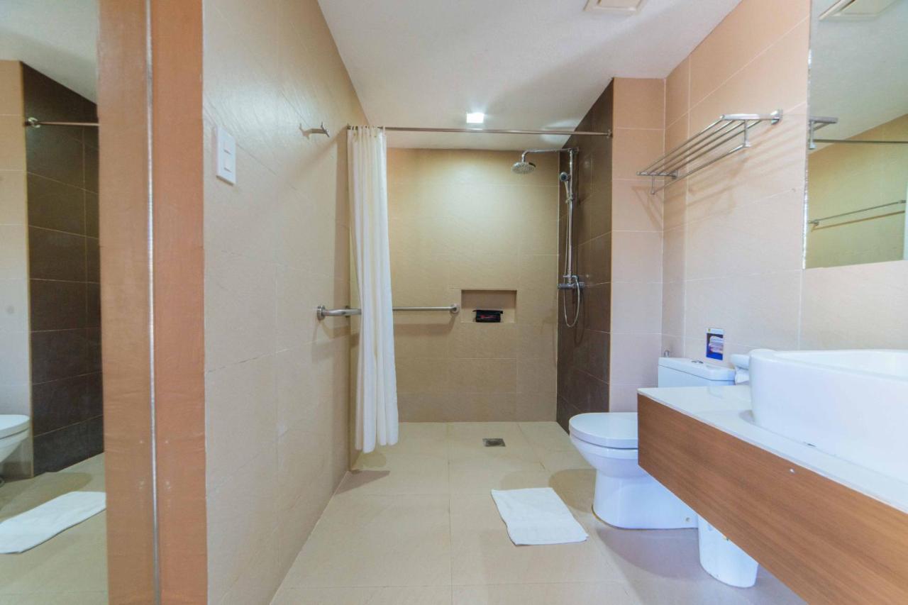 Reddoorz Premium @ The Ritz Garden Oases Otel Davao City Dış mekan fotoğraf