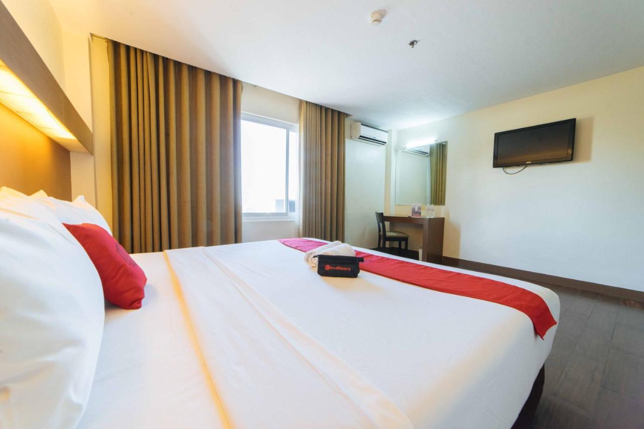 Reddoorz Premium @ The Ritz Garden Oases Otel Davao City Dış mekan fotoğraf